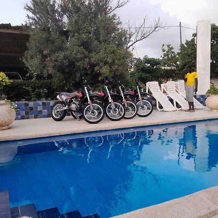 Hotel Keur de Pierre à Saly Portudal Extérieur photo